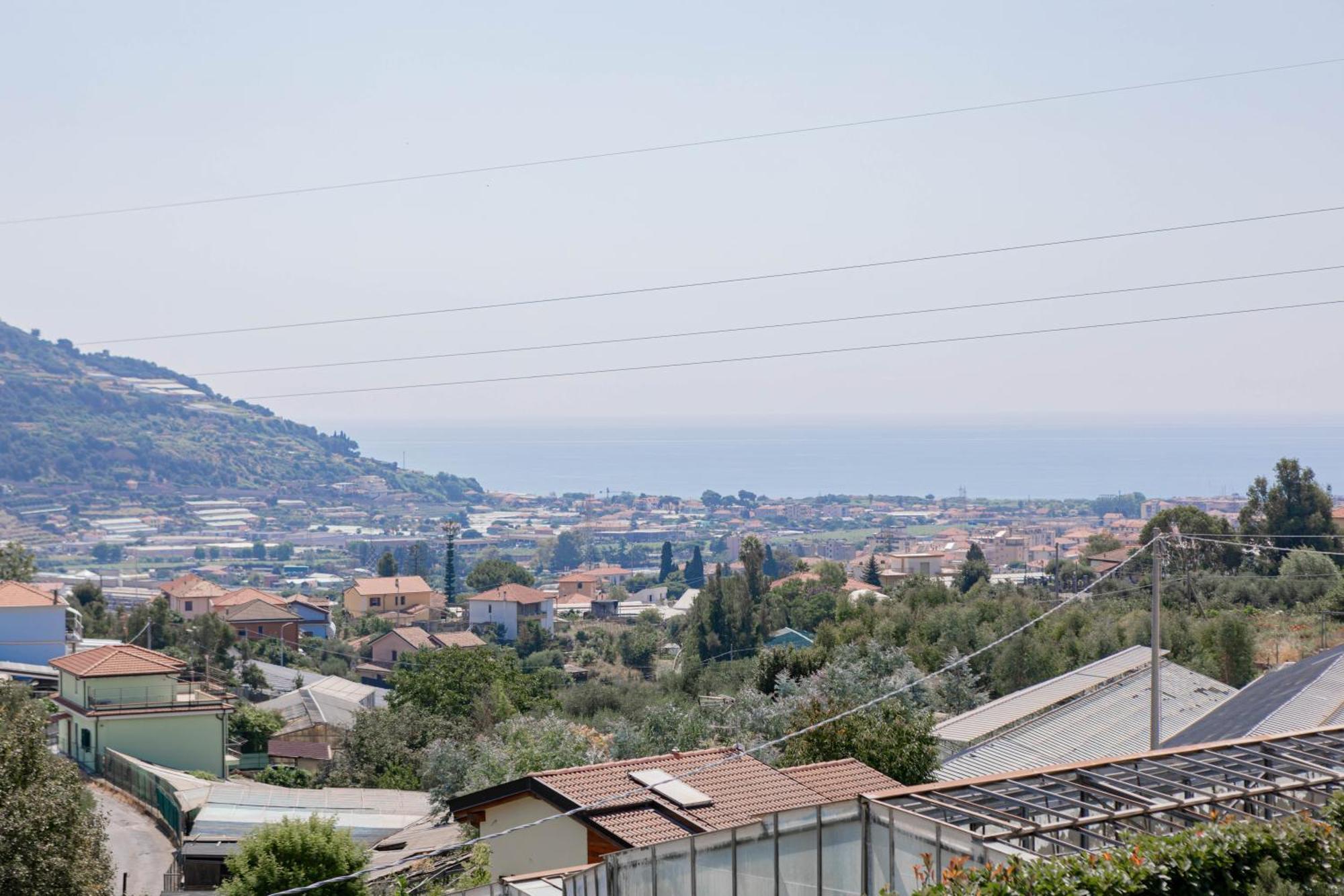 H11 Oasi Serena Parcheggio-Giardino Taggia Luaran gambar